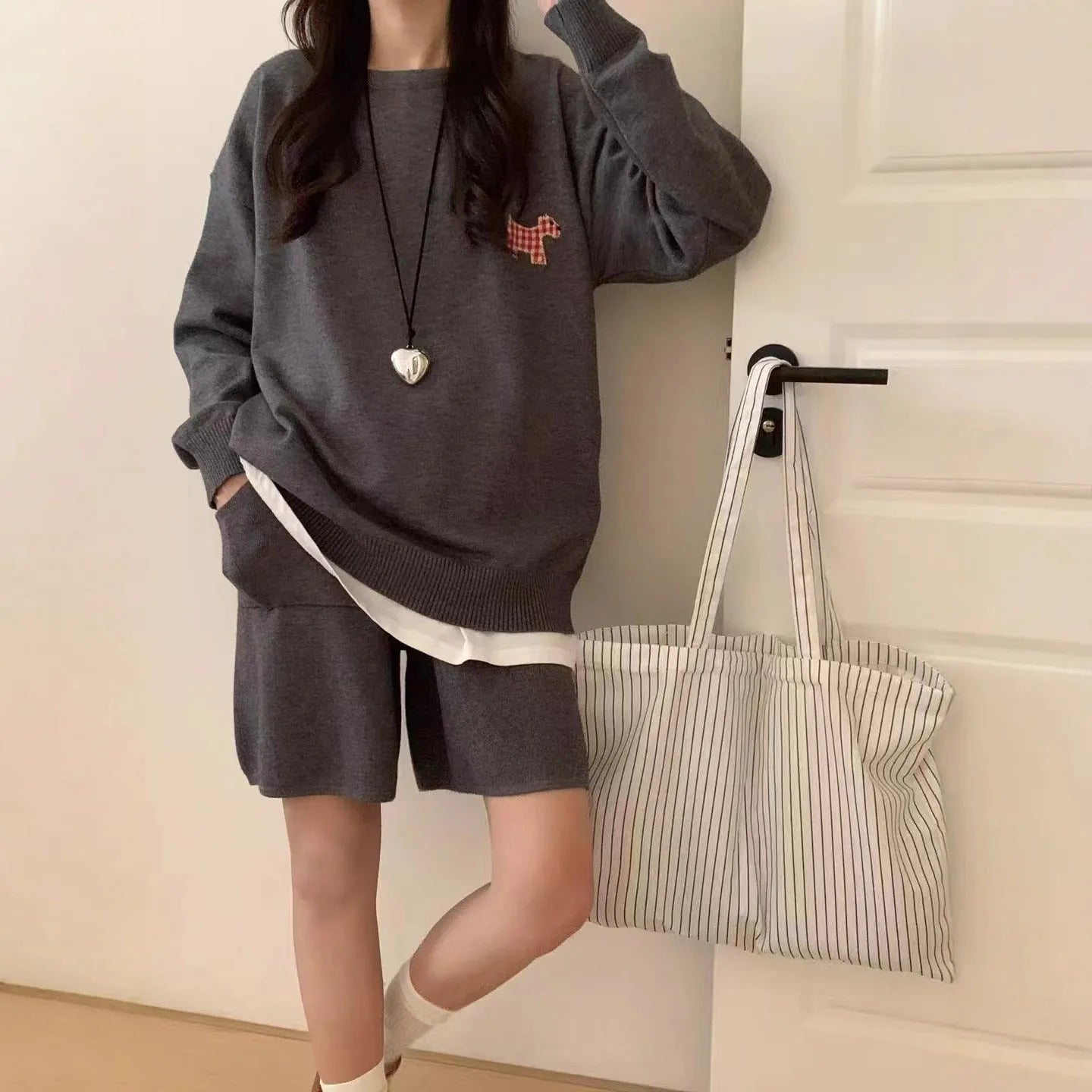 Women's knitted sweater shorts suit two-piece set with animal embroidery in imitation cashmere fabric