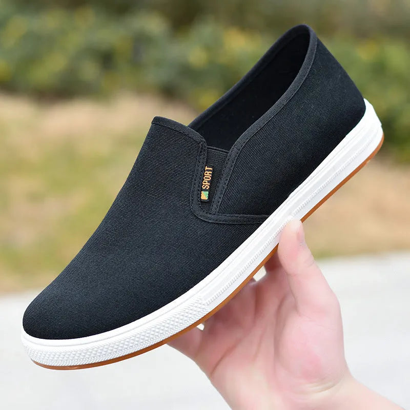 Men's low-top canvas slip-on shoes with round toe and injection moulded sole