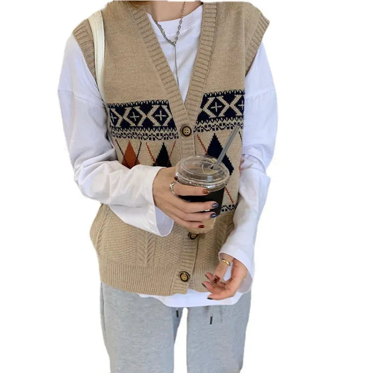 Loose sleeveless cardigan top with diamond plaid pattern in khaki, navy blue, or red colour