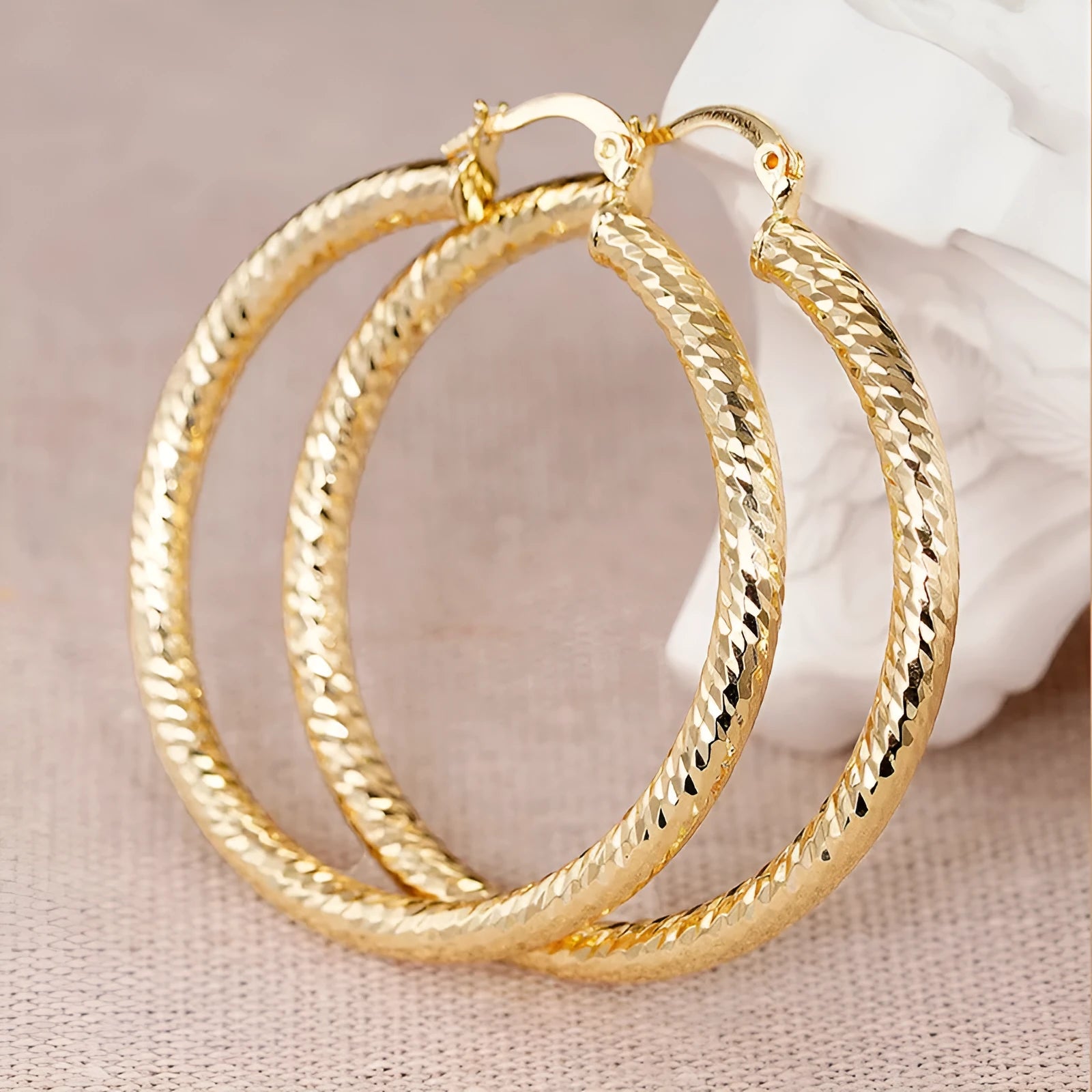 Geometric drop-shaped women's ear clip with ring design in electroplated copper.