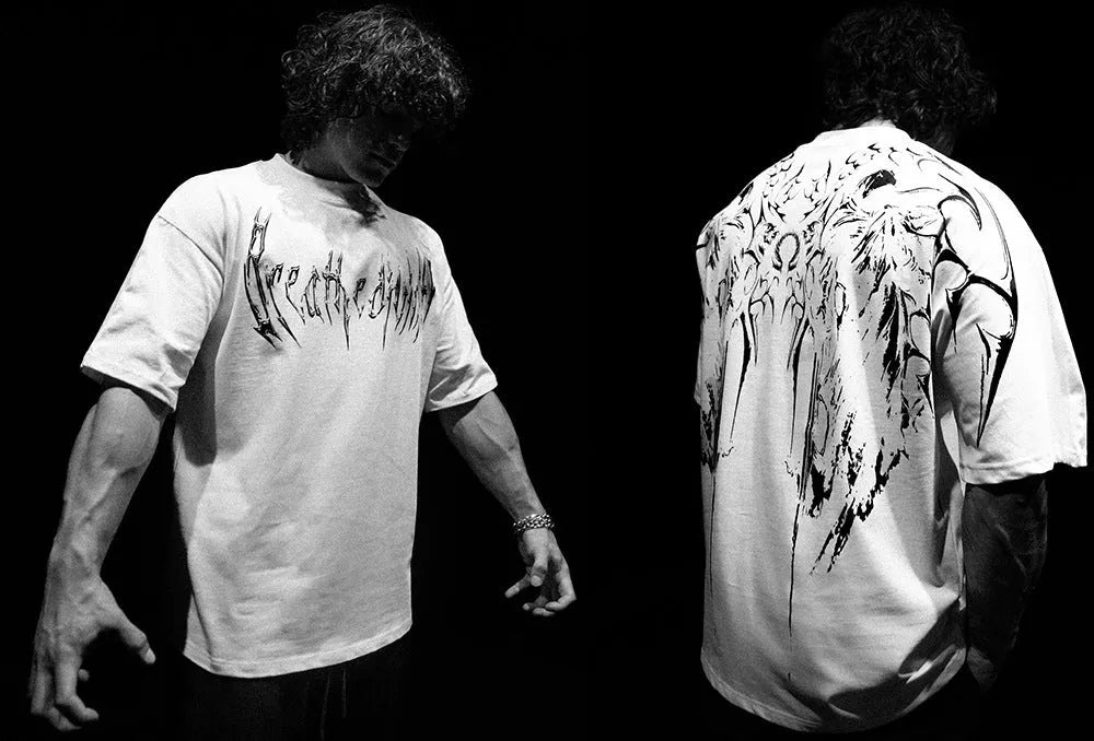 Dark style loose fit pure cotton short sleeve T-shirt with gilding decorative detail.