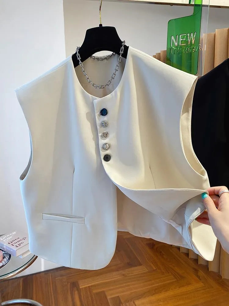 Loose-fitting solid colour polyester waistcoat with pockets available in beige and black sizes S to XXXL