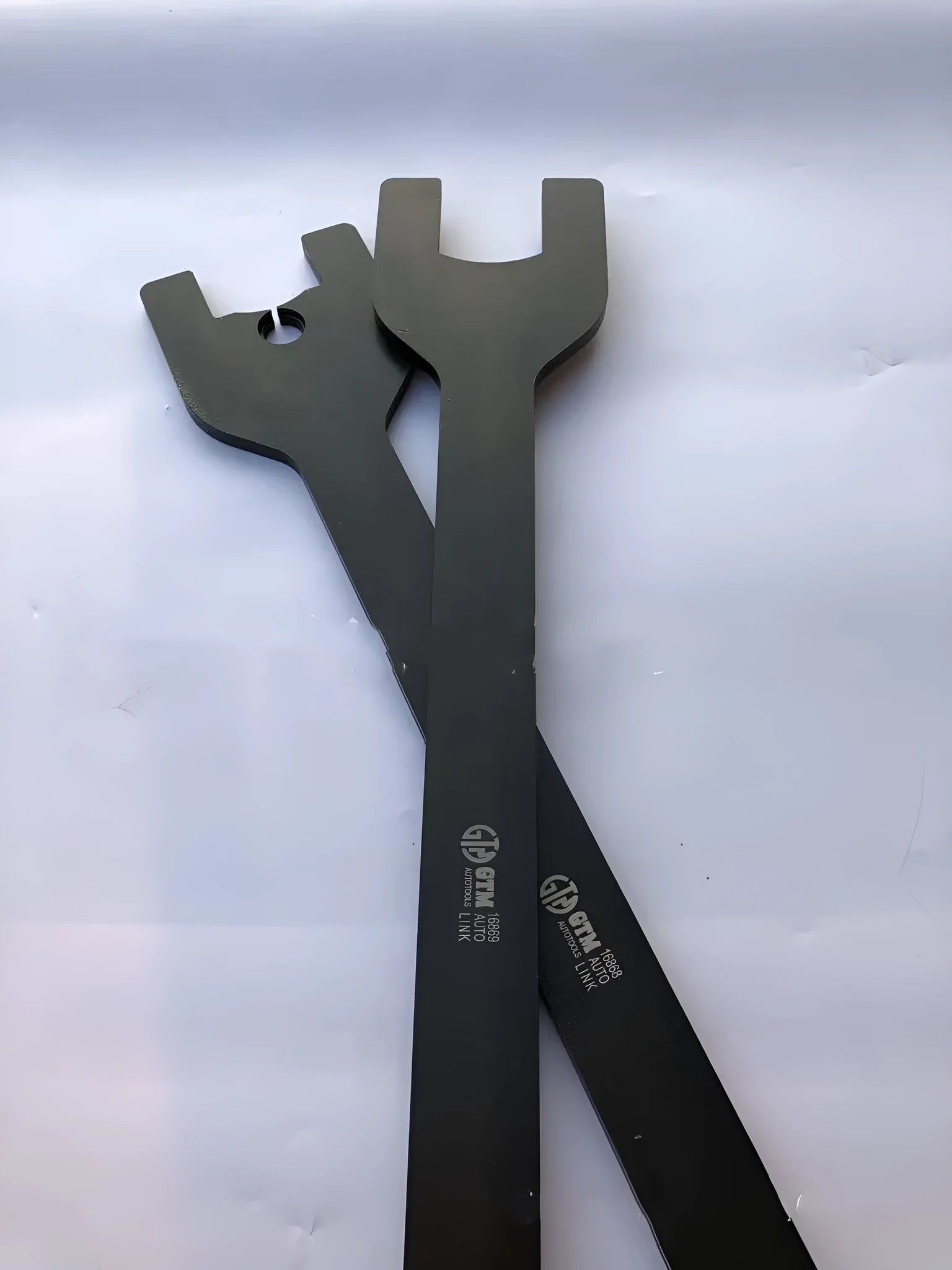 Land Rover fan wrench set with 36mm and 40mm alloy steel tools for automotive repair