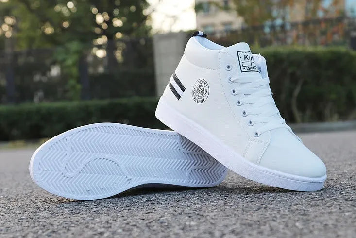 Men's casual shoes in artificial PU, shown in white black and white blue colourways, sizes 39 to 44