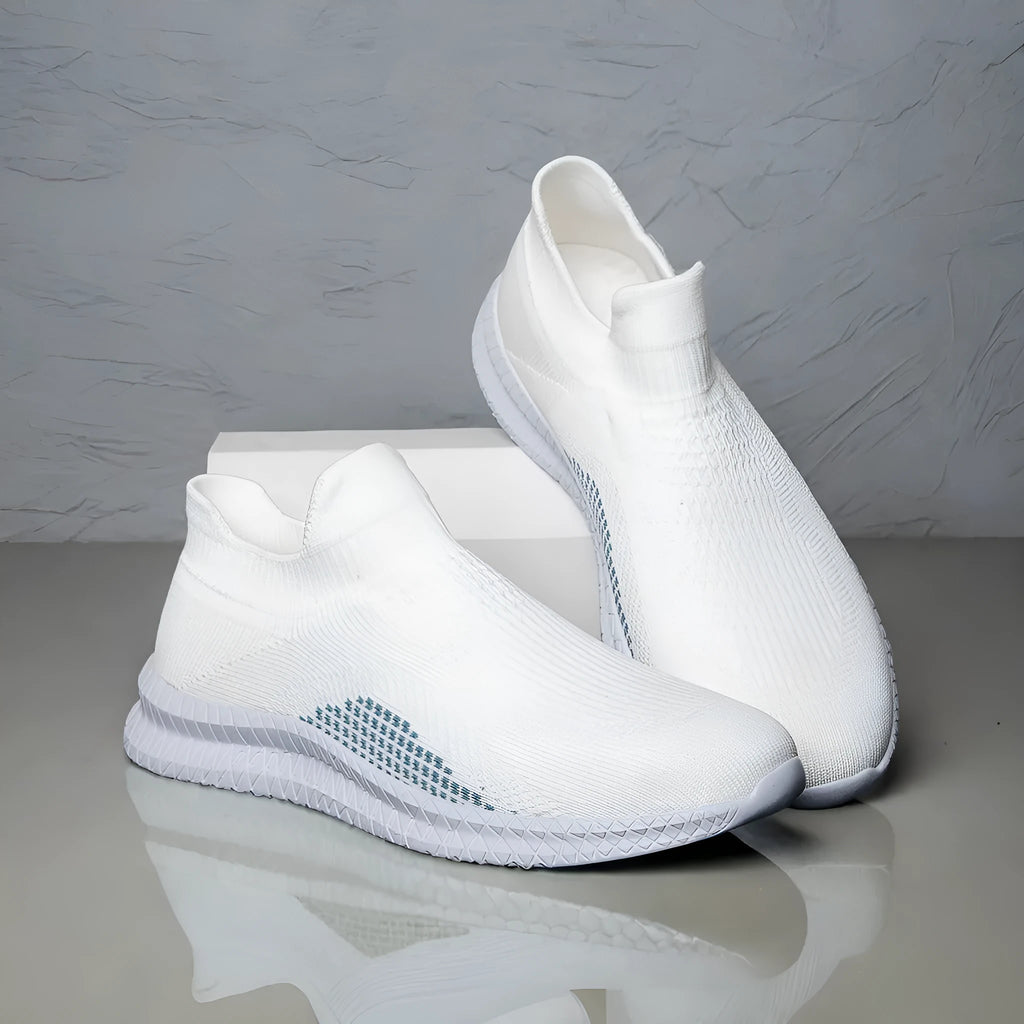 Popcorn Flyknit low-top fabric sneaker in solid colour with round toe and flat sole