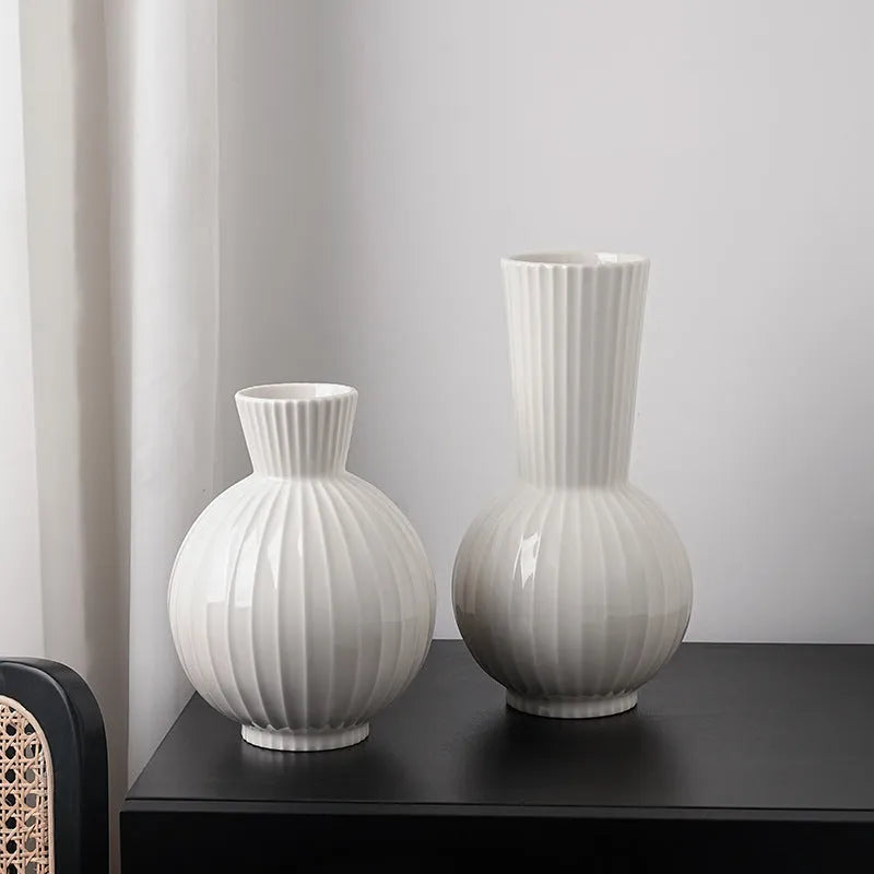 White striped ceramic ball vase with American country design for table decoration