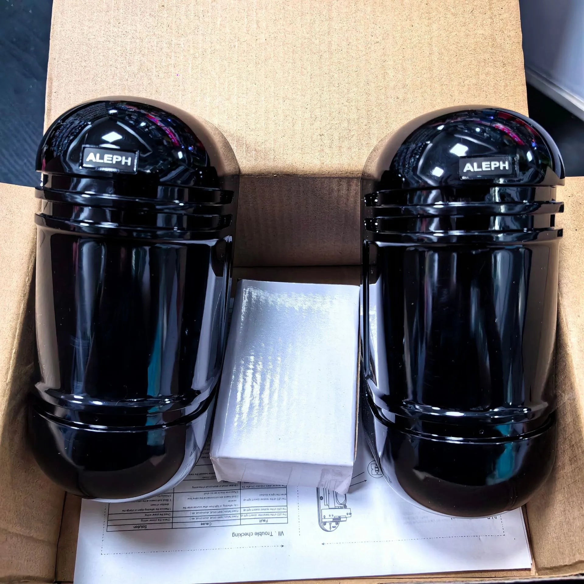 Black infrared anti-theft alarm with two detectors for 150 metre perimeter security