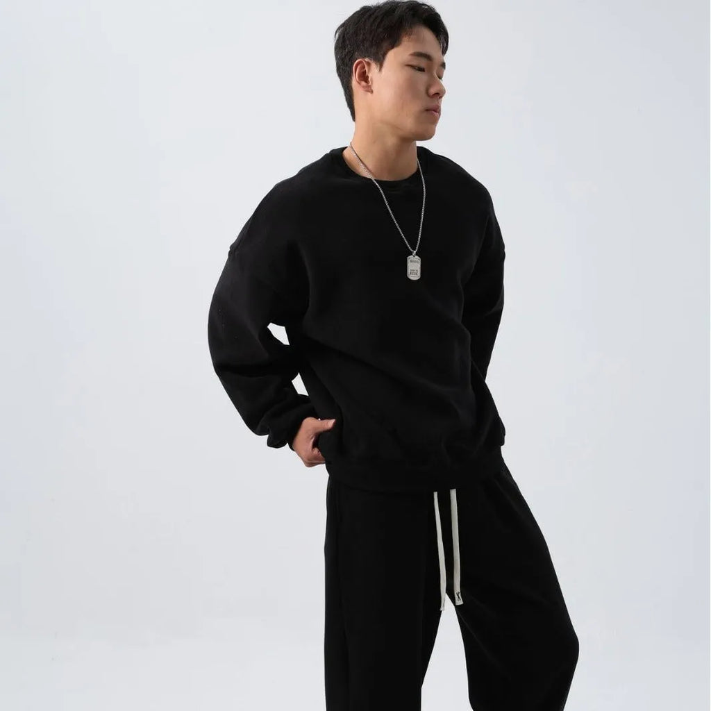 Men's polar fleece sports suit showing loose long sleeve coat and padded trousers in army green.