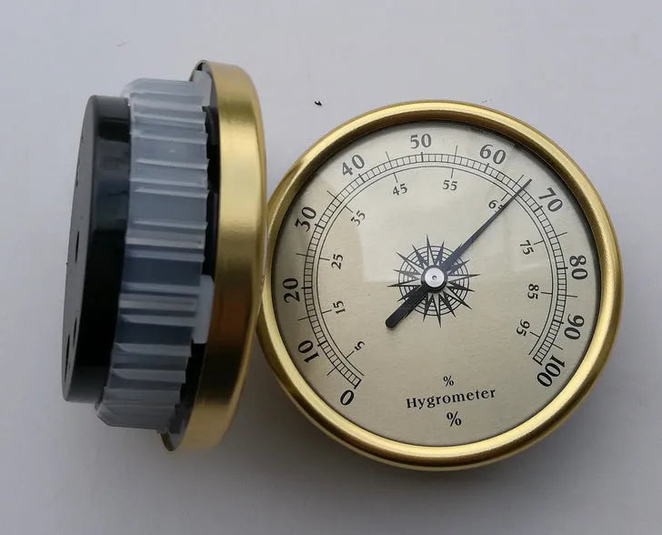 Aluminium analogue thermometer and hygrometer with circular dial for temperature and humidity