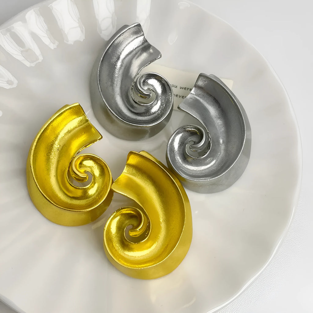 A pair of retro-style geometric alloy ear studs in a gold electroplated finish.
