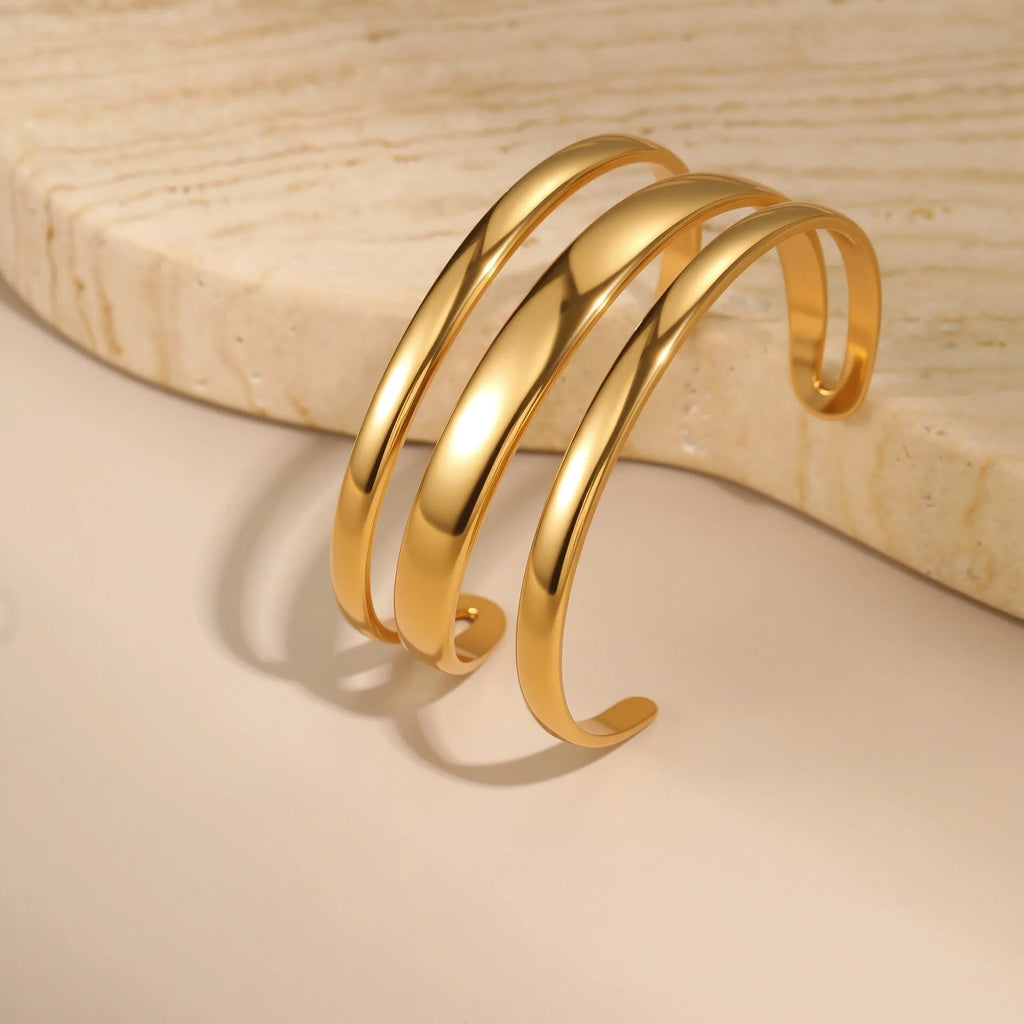 Stainless steel women's bracelet with geometric lines and simple opening clasp in gold or steel finish
