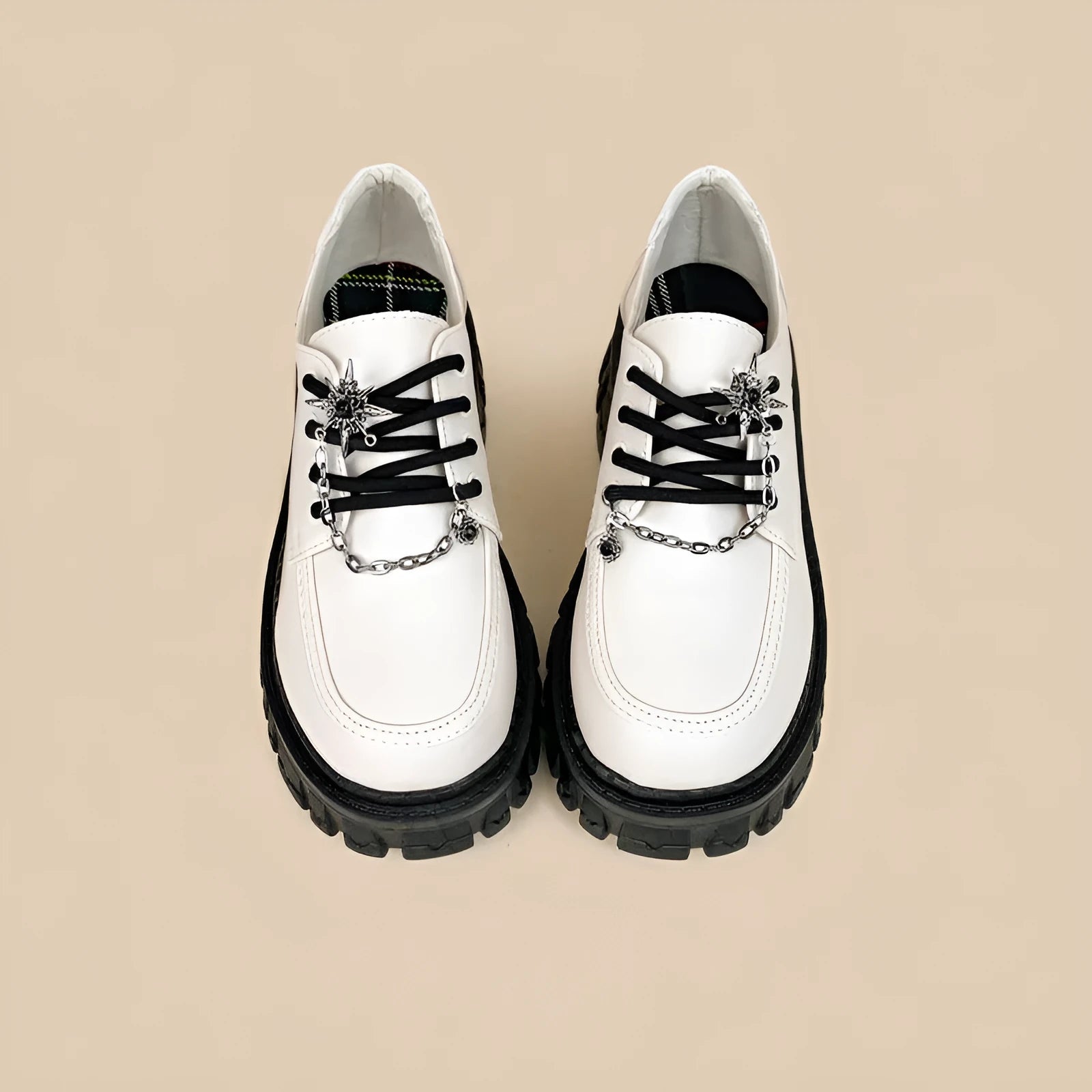 Women's solid colour preppy loafers with a round toe and a metal cross-strap in Duke asterism.