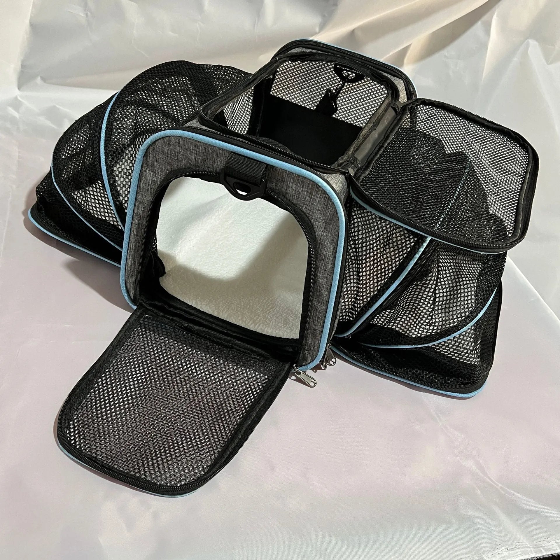 Cat carrier bag made from 600D cation polyester in solid colour design