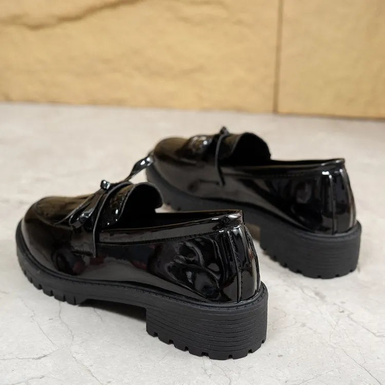 Women's black loafers with a decorative bow on the toe, made from synthetic PU material.