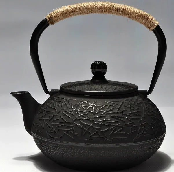 0.9L cast iron teapot with Japanese-style fish pattern in bronze finish