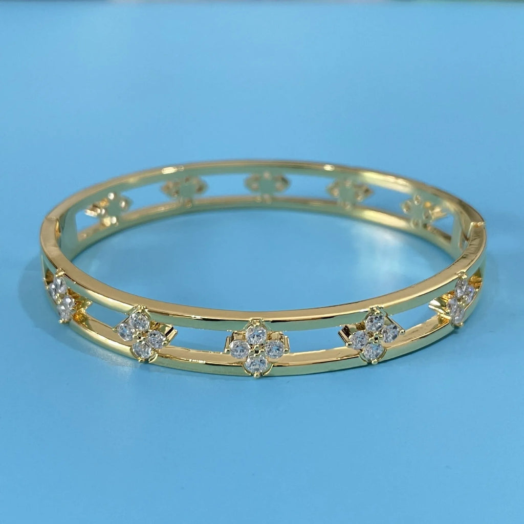 Women's hollow bracelet with four-leaf clover design and zircon stones in gold or silver