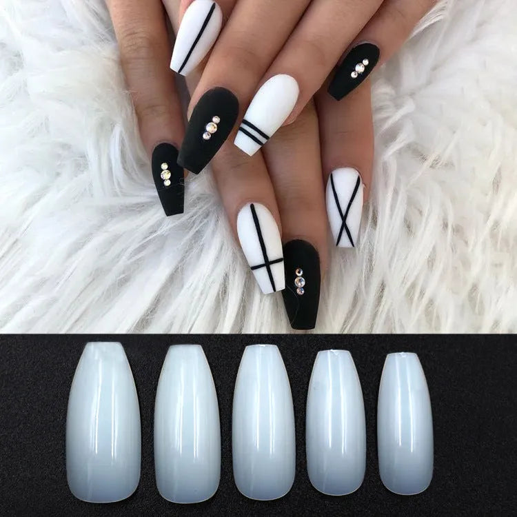 500 clear and natural ABS acrylic false nails in 10 sizes spread on a table