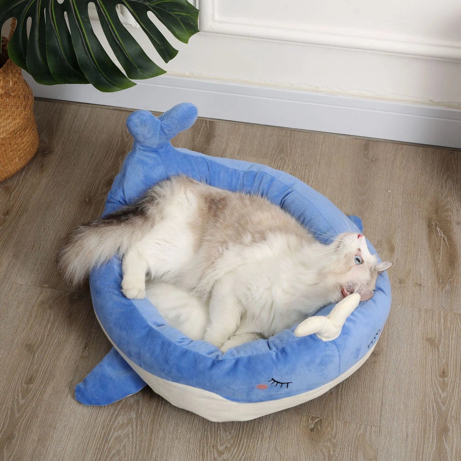 Blue duck-shaped fluffy pet bed for small dogs and cats measuring 40x35cm