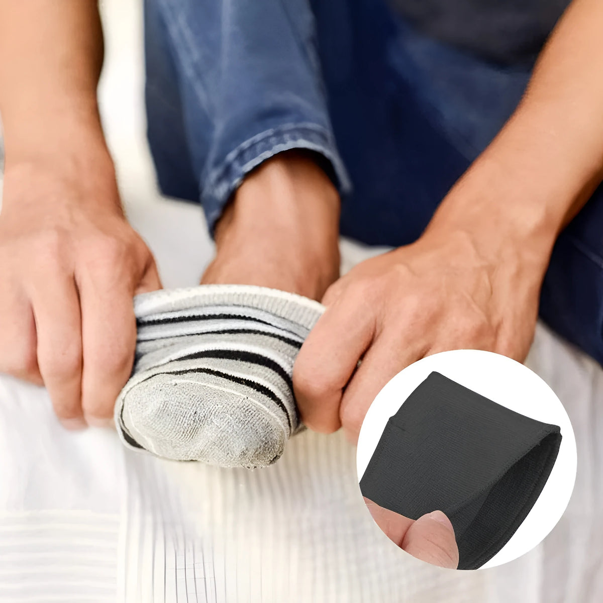 Thumb valgus support sleeve in thickened super soft nylon, unisex adult design, skin colour and black, sizes S L XL