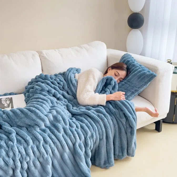 Solid colour double-sided thickening faux rabbit fur blanket in bubble velvet texture