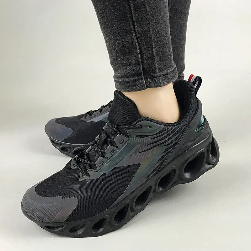 Men's low-top casual sports shoes in black with breathable mesh upper and lace-up closure.