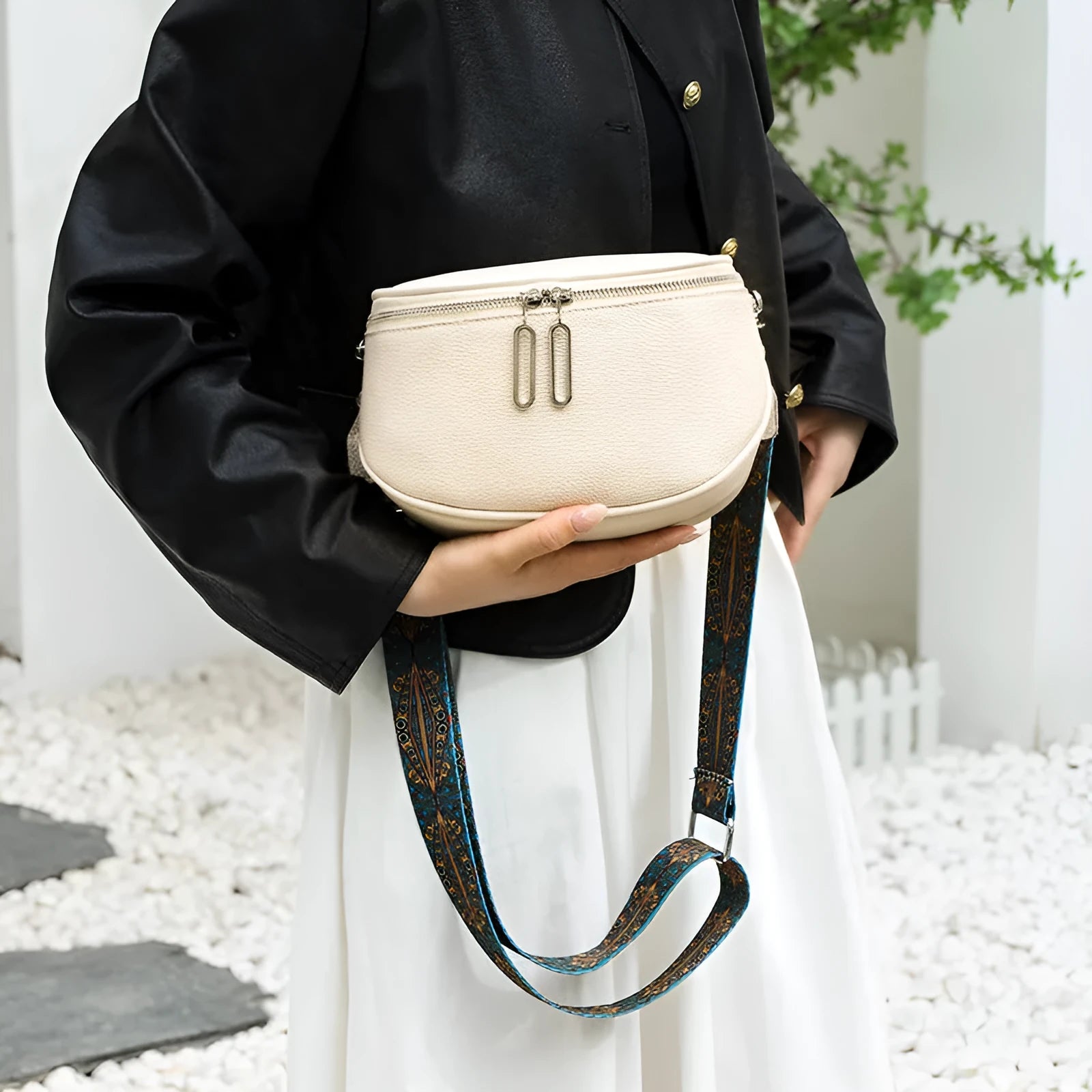 Women's saddle-shaped PU leather messenger bag in black with single shoulder strap and sewing line detailing