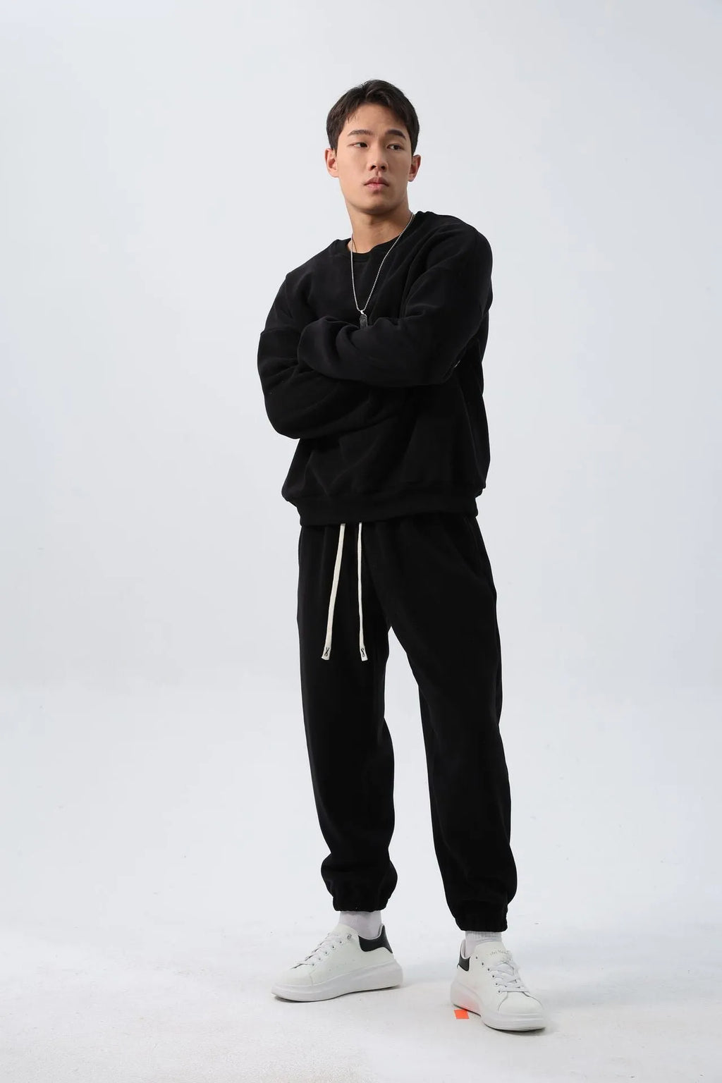 Men's polar fleece sports suit showing loose long sleeve coat and padded trousers in army green.