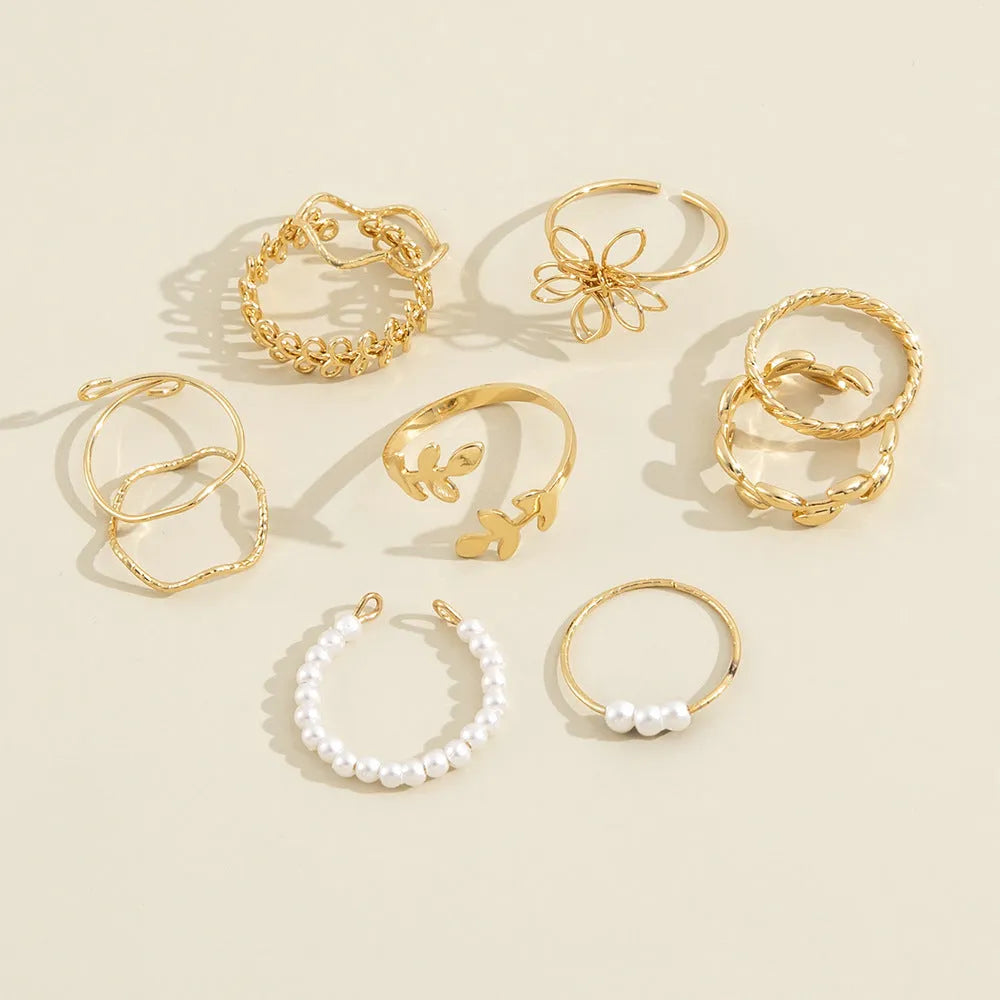 Women's gold coloured openwork flower ring with glossy electroplated finish