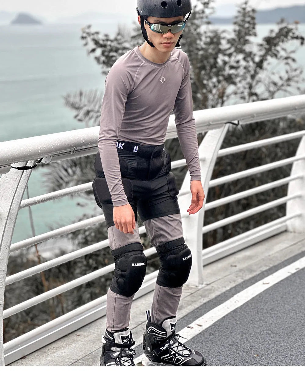 Black protective hip pad made of spandex with NBR foam padding for roller skating and skateboarding.