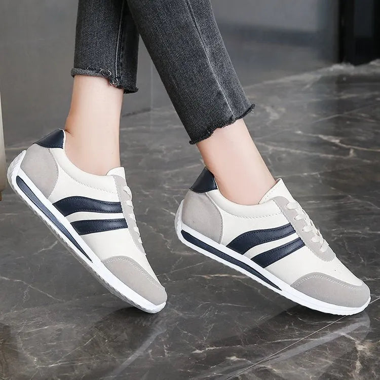 Lace-up soft bottom running leisure sneaker with PU mesh upper and rubber sole in red or blue