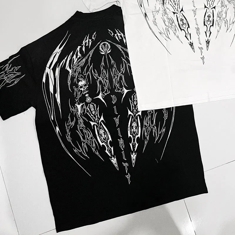 Dark style loose fit pure cotton short sleeve T-shirt with gilding decorative detail.