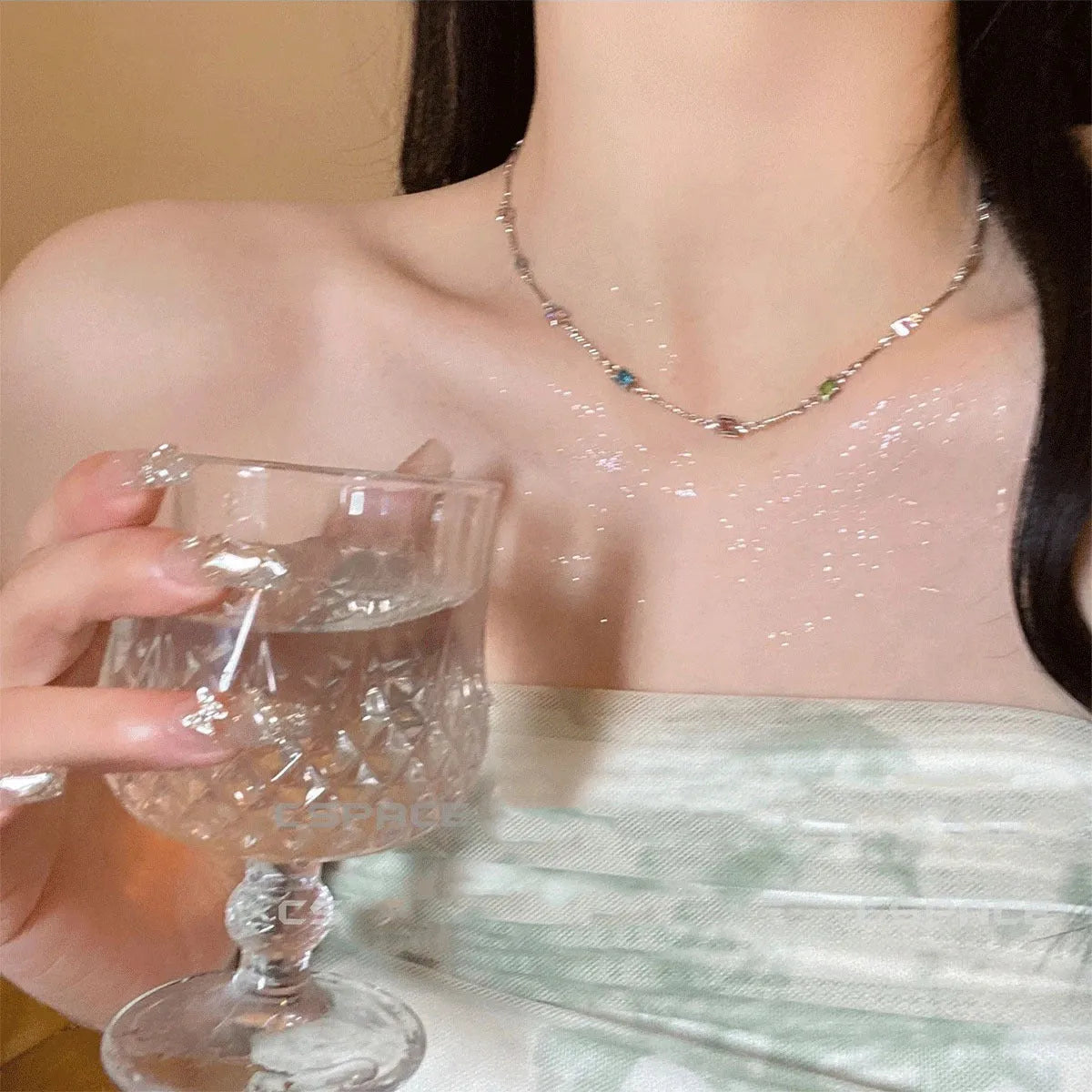 Square colour geometric clavicle chain necklace with artificial crystal details in gold tone.