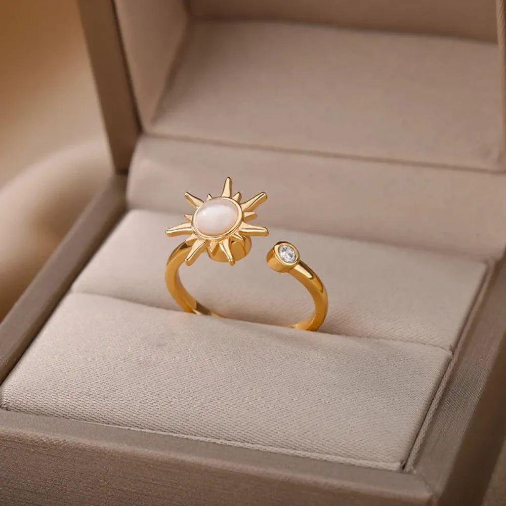 Adjustable copper decompression ring with rotatable geometric design in gold colour