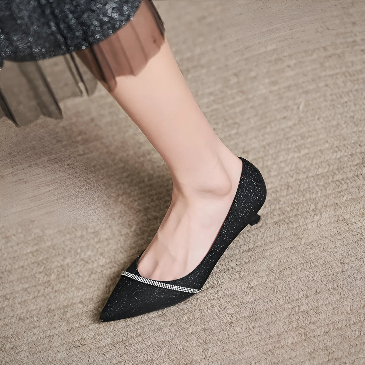 Black sequined high heels with 7cm thin heel, beef tendon sole, pigskin inner, and low upper