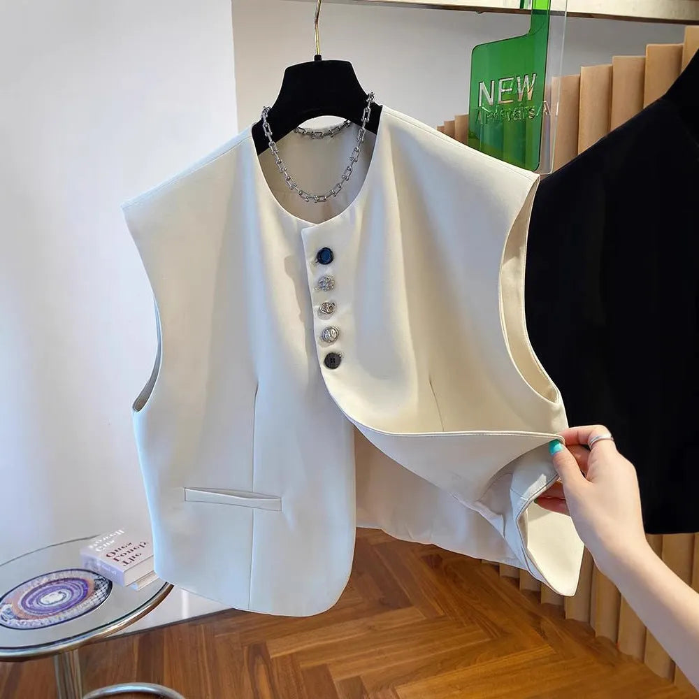 Loose-fitting solid colour polyester waistcoat with pockets available in beige and black sizes S to XXXL