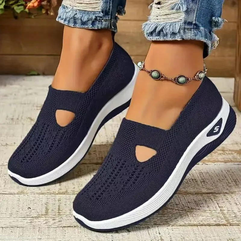 Low-top women's casual mesh shoes with a T-strap, in a selection of solid colours on a soft PVC sole.