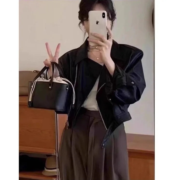 Women's slim-fit retro faux leather jacket in black or brown colour with short length and pocket details
