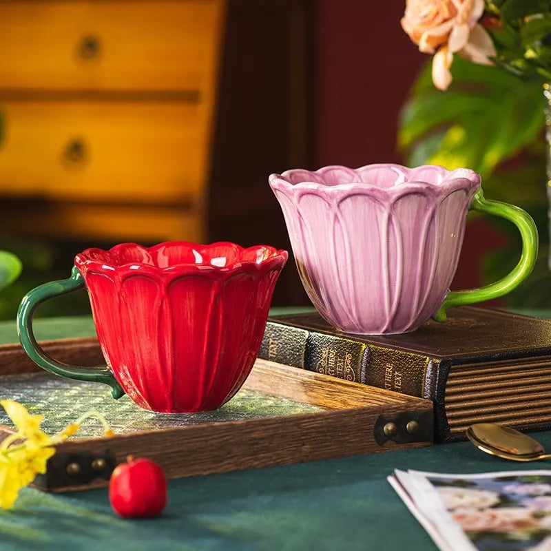 Ceramic breakfast cup with floral pattern in red or purple colours holding 500ml