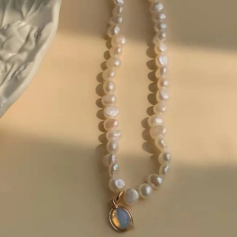Adjustable vintage pearl necklace with geometric alloy pendant, chain length 21-50cm