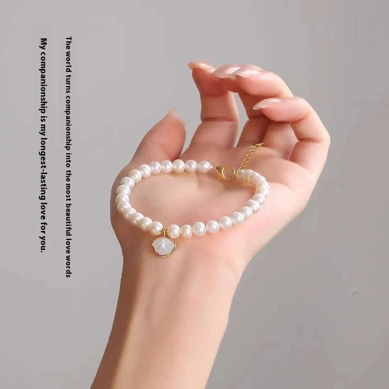 Women's freshwater pearl bracelet with fan-shaped pearl arrangement and alloy setting