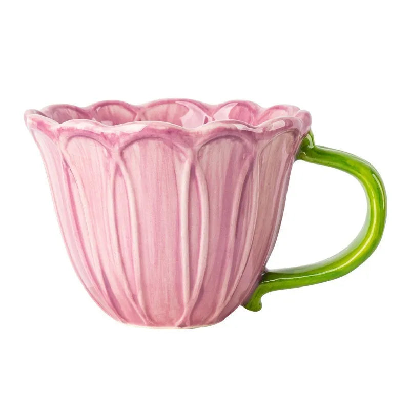 Ceramic breakfast cup with floral pattern in red or purple colours holding 500ml