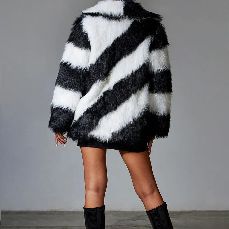Contrast lapel faux fur coat with removable collar in normal length for commute wear