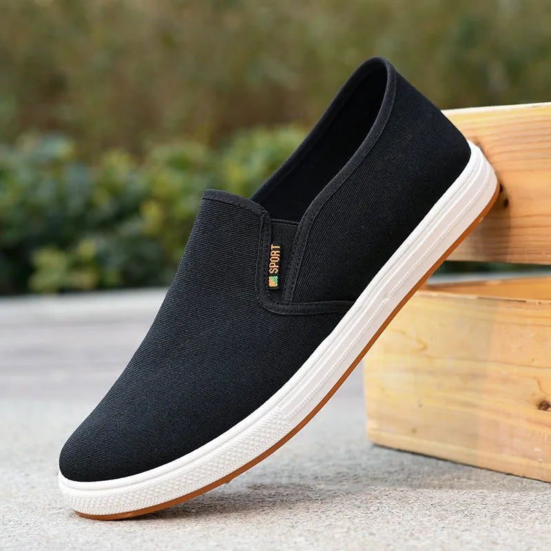 Men's low-top canvas slip-on shoes with round toe and injection moulded sole