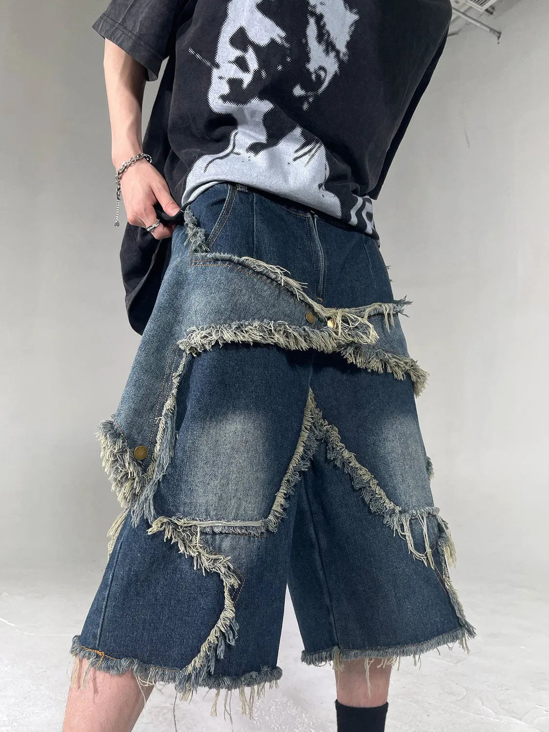 Blue retro denim shorts with frayed five-pointed star design and loose fit for men