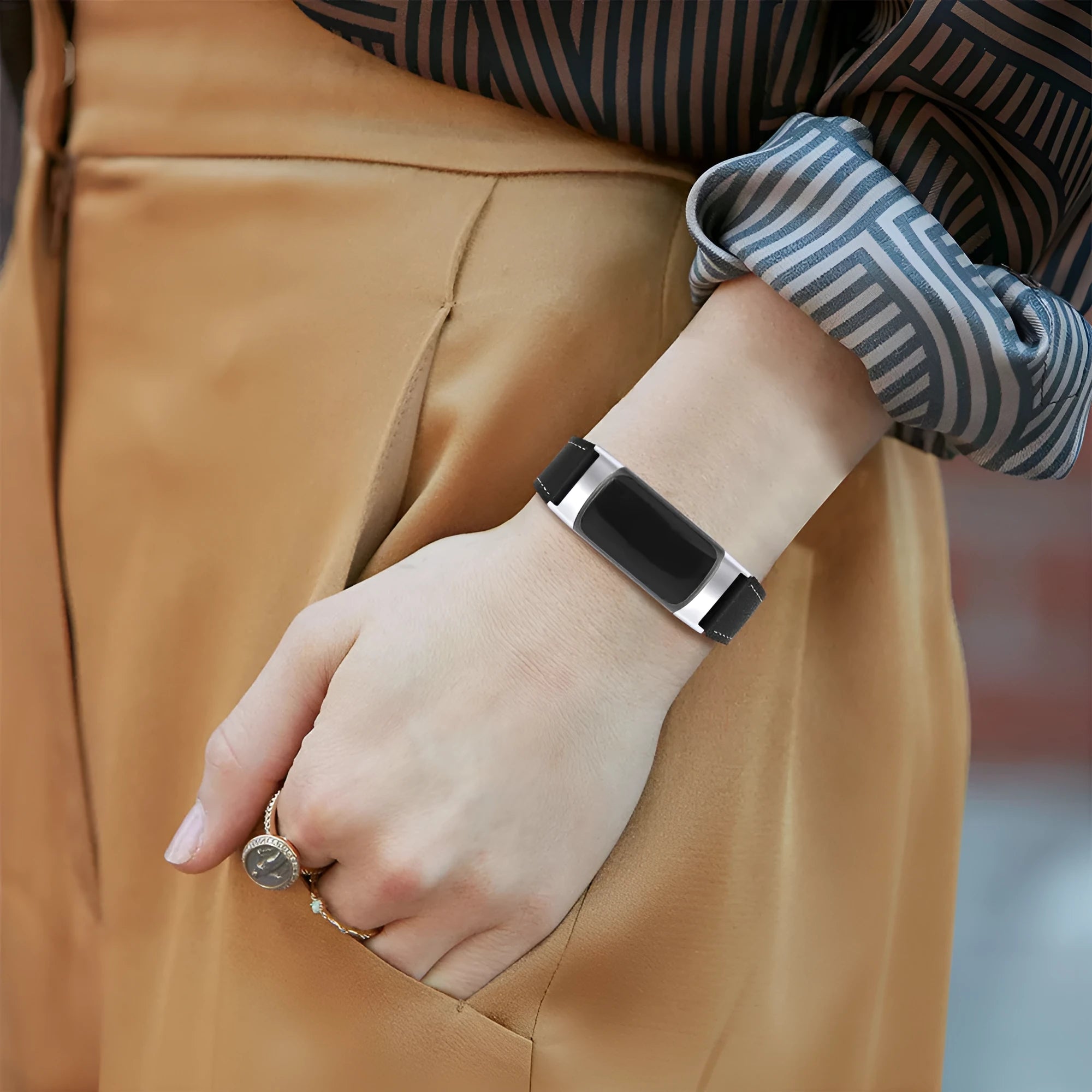 Genuine leather strap for Fitbit Charge 5 and Charge 6 smartwatch in apricot colour.