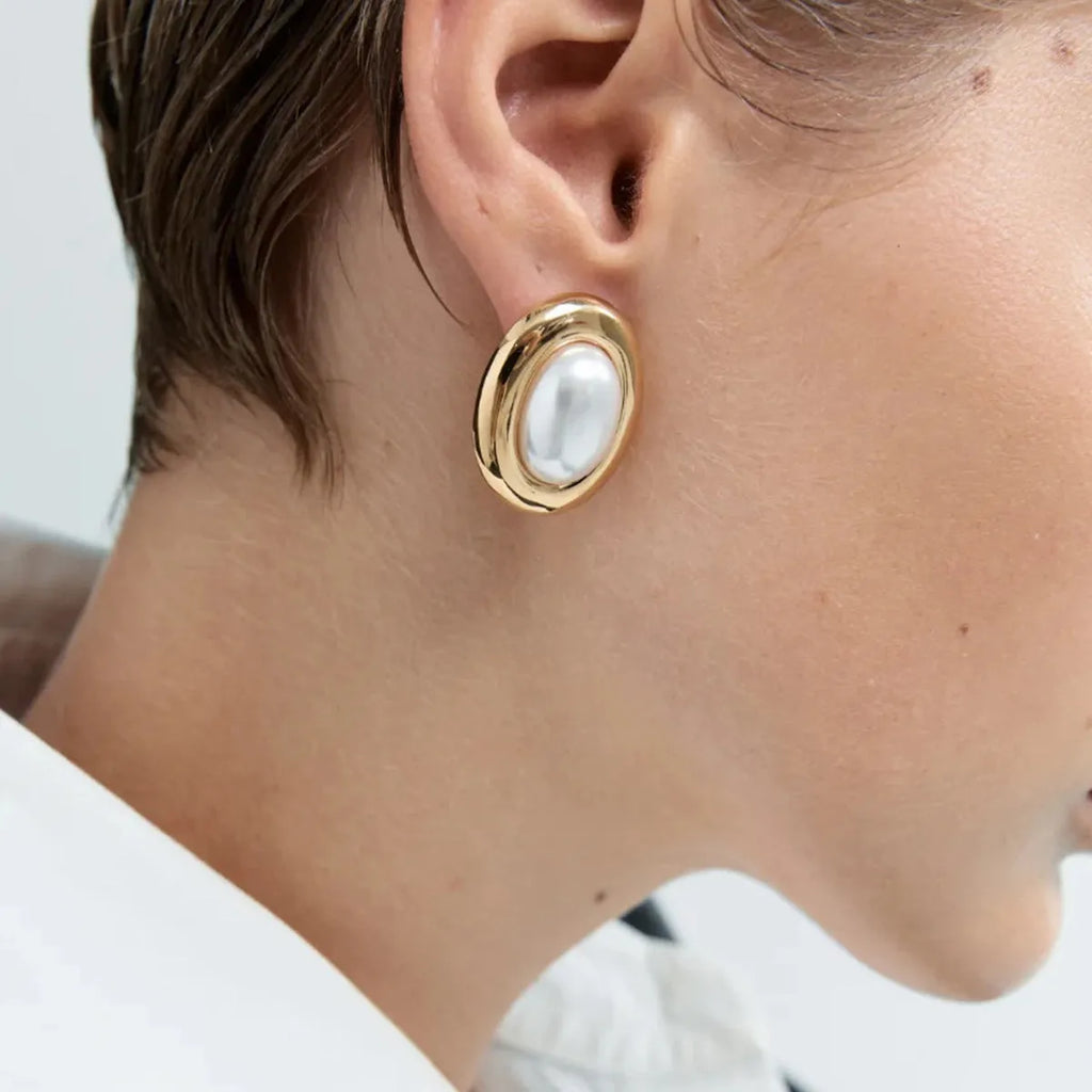 Silver-toned stainless steel vintage pearl ear studs with electroplated non-fade finish