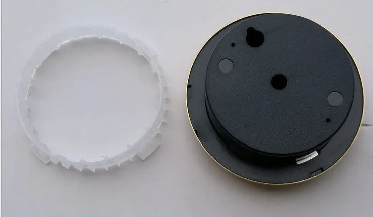 Aluminium analogue thermometer and hygrometer with circular dial for temperature and humidity