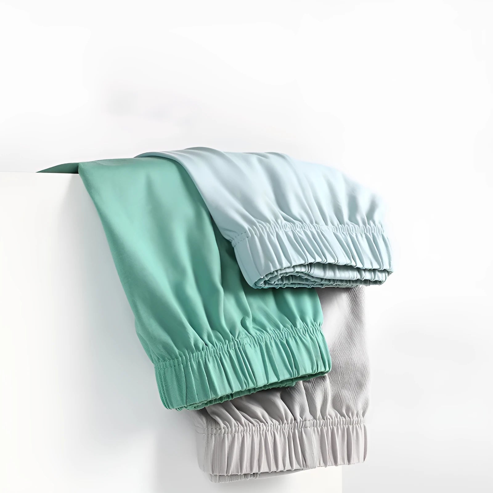 Men's loose-fitting cotton boxer shorts in solid colours with mid waist design