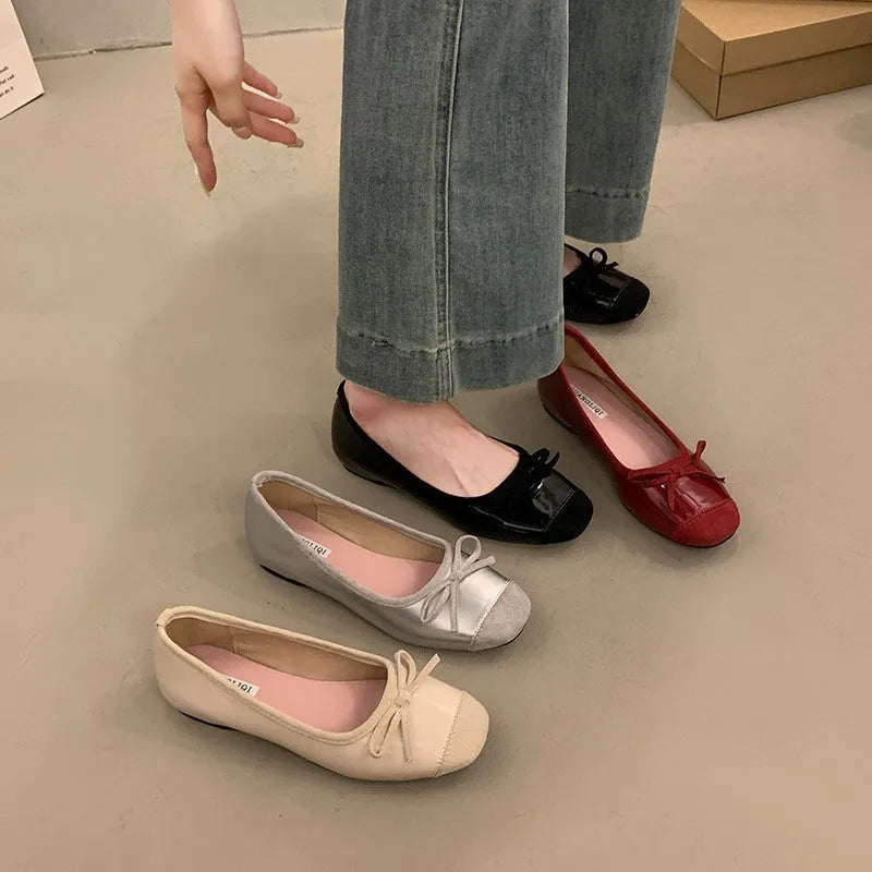 Women's retro ballet flats in Mary Jane style with square toe and ankle strap in multiple colours