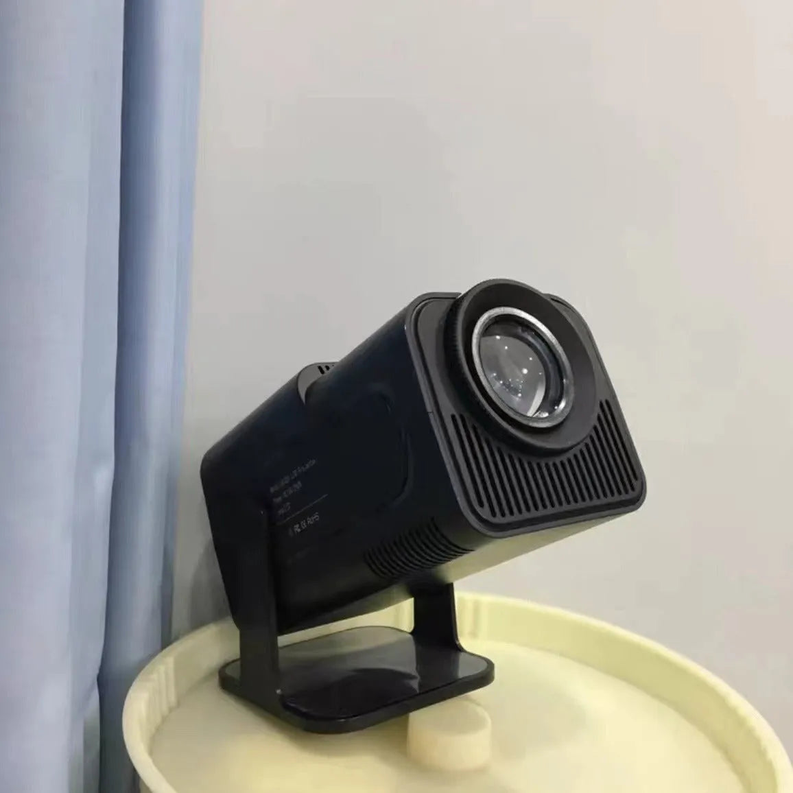 720p HD wireless home projector for game consoles with international safety certification